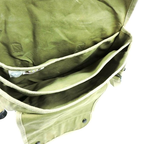 Banana Republic Vintage Paratrooper Messenger Bag - Picture 3 of 11